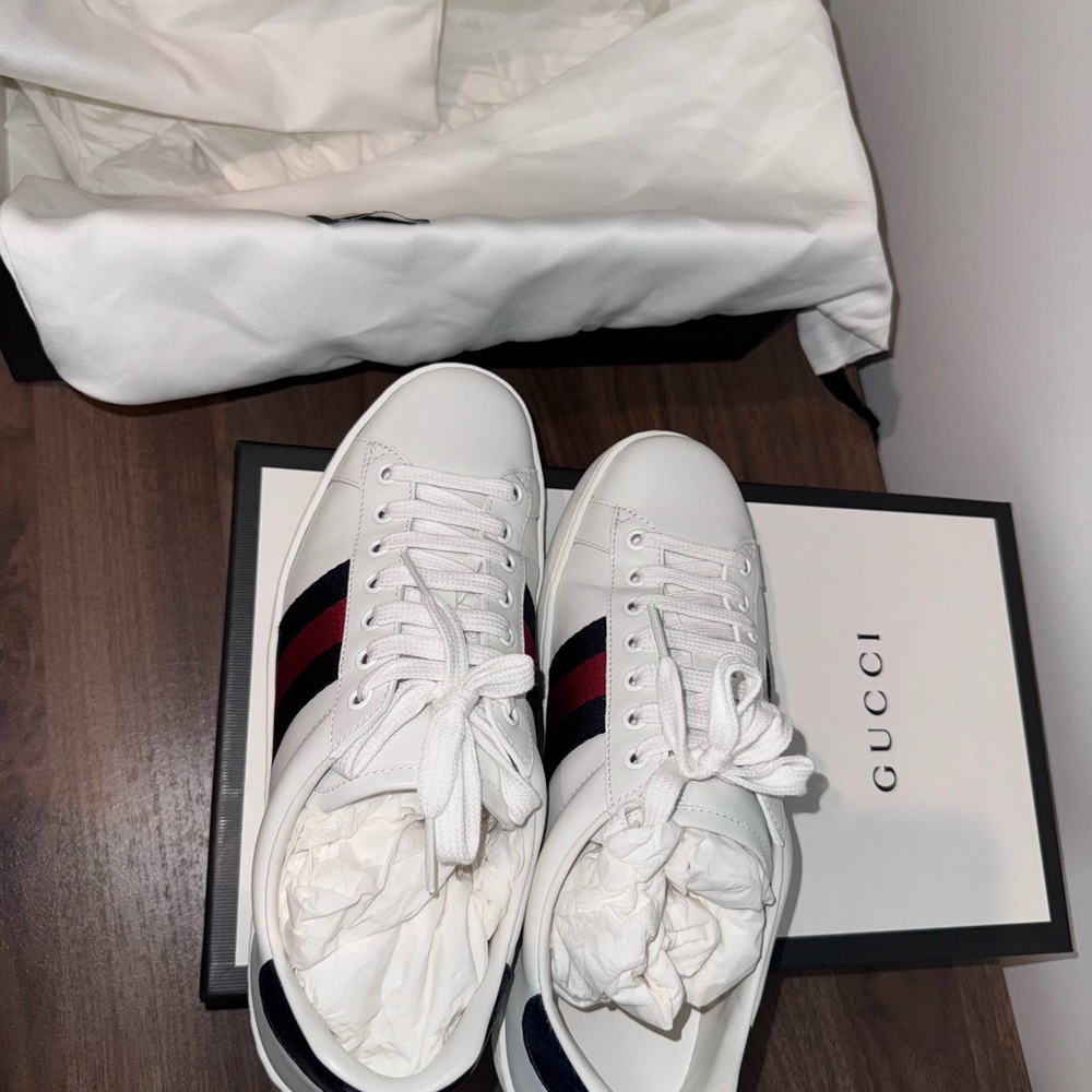 Gucci Men's White Sneakers with Red and Blue Stripes